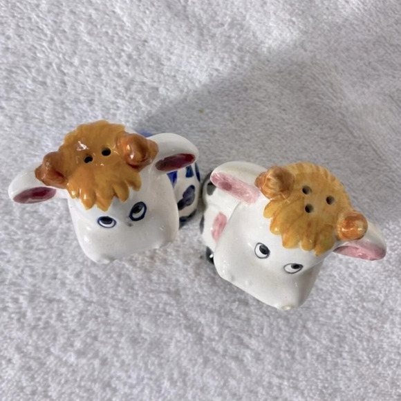 Vintage Ceramic Cow Salt & Pepper Shakers - Picture 6 of 8